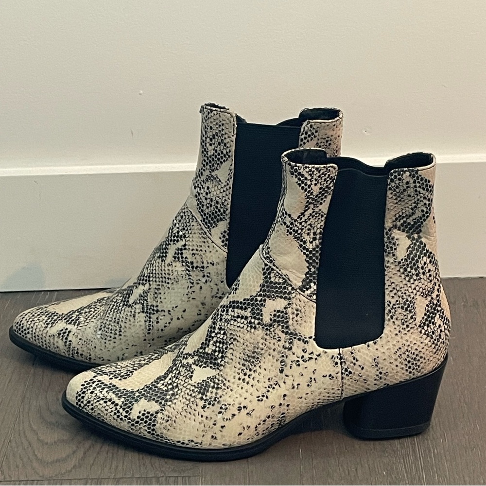 Vagabond Python Embossed Leather Ankle Boots - Picture 3 of 6